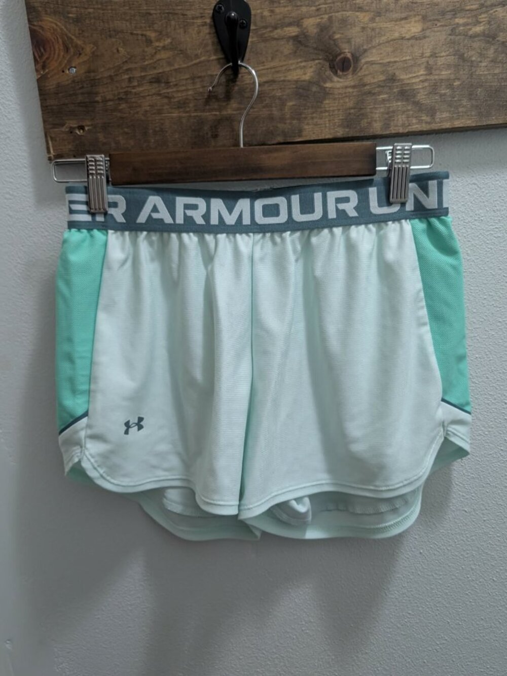 *3/$25* Women's Under Armour Mint Green Athletic Shorts - Size Small
